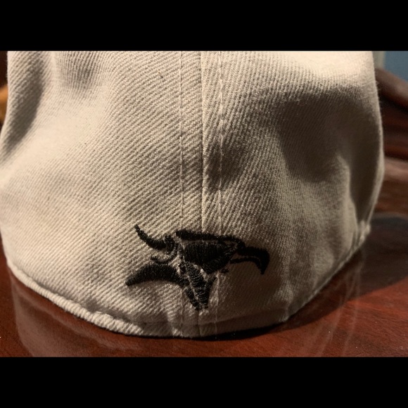 New Era Fitted Animal brand - Picture 2 of 4